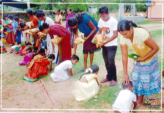 සමූපකාර පූර්ව ළමා සංවර්ධන මධ්‍යස්ථානයේ දරුවන් සිංහල හා හින්දු අලුත් අවුරුද්ද සමරන අවස්ථාවේදී දෙමාපිය වන්දනාව සිදු කිරීමේ අවස්ථාවක්