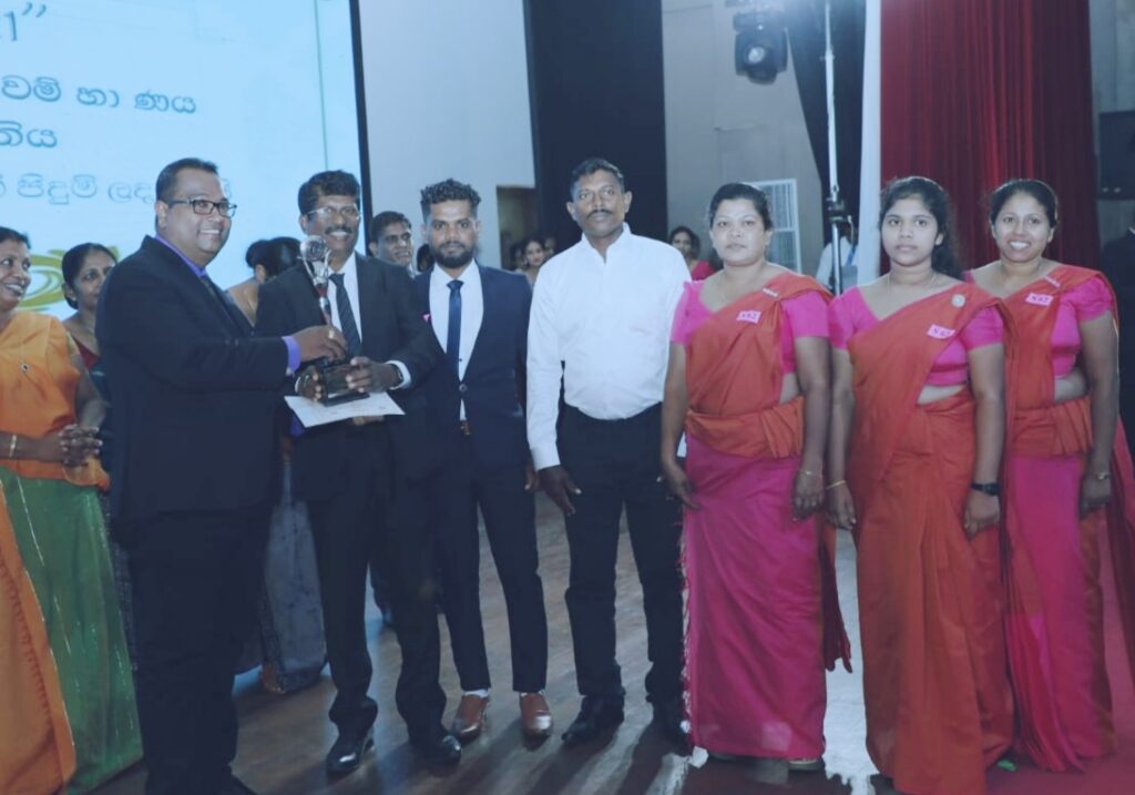 2021 වර්ෂයට අදාළව වයඹ පළාත් සමුපකාර කාර්ය සාධන තරගාවලියේ ජය සංකේත ප්‍රදානය වයඹ විශ්වවිද්‍යාලයීය පන්ඩිත් අමරදේව ශ්‍රවණාගාරයේ  සිදුවු අවස්ථාවේදී අප සමිතිය වෙත රිදී සම්මාන ලැබූ අවස්ථාව
