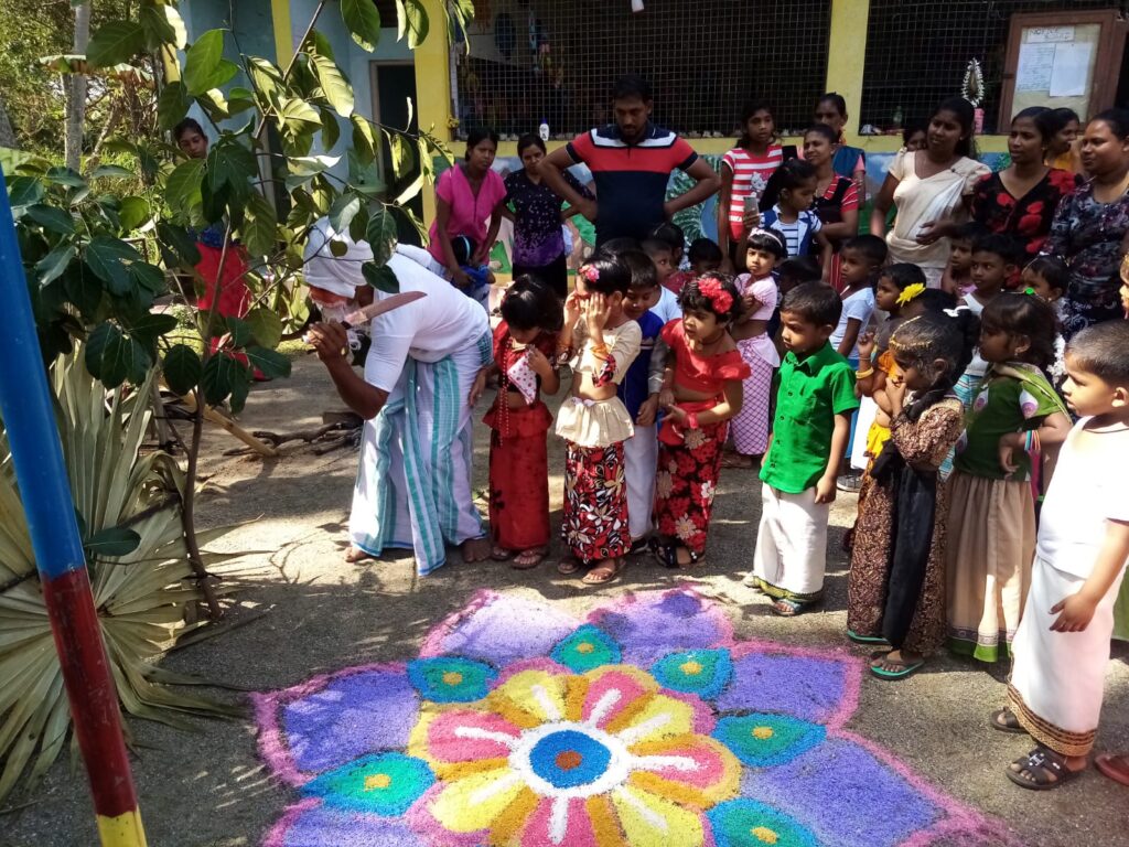 අප සමිතියේ පුර්ව ළමා සංවර්ධන මධ්‍යස්ථානයේ දරුවන් සදහා පැවති අවුරුදු චාරිත්‍ර හදුන්වාදීමේ වැඩ සටහනේ අවස්ථා
